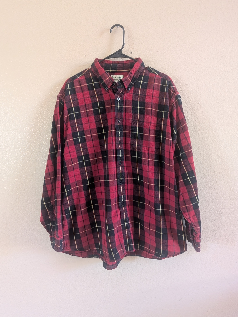 L.L. Bean Men's 100% Cotton Plaid Flannel Button-Down Shirt Red Black Long Sleev